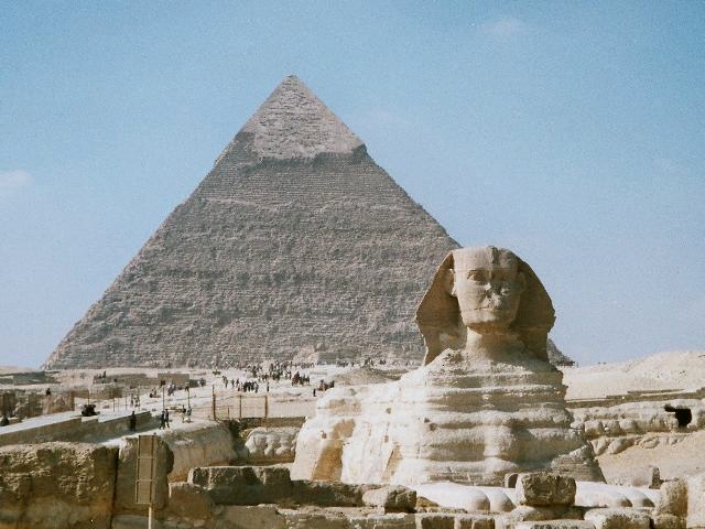 Velká Sfinga - v pozadí Chafreova pyramida