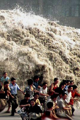 Marný útěk před vlnou tsunami